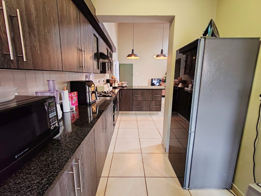 4 Bedroom Property for Sale in Grimbeeck Park North West
